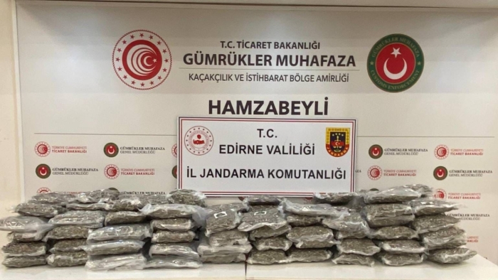 ÜZERİNDEN BASIN KARTI ÇIKTI: ‘105 KİLO ESRAR ELE GEÇİRİLDİ’